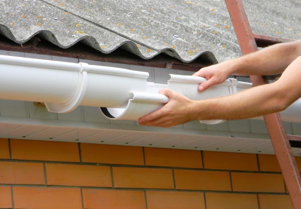 Gutter Hanging in Davidson